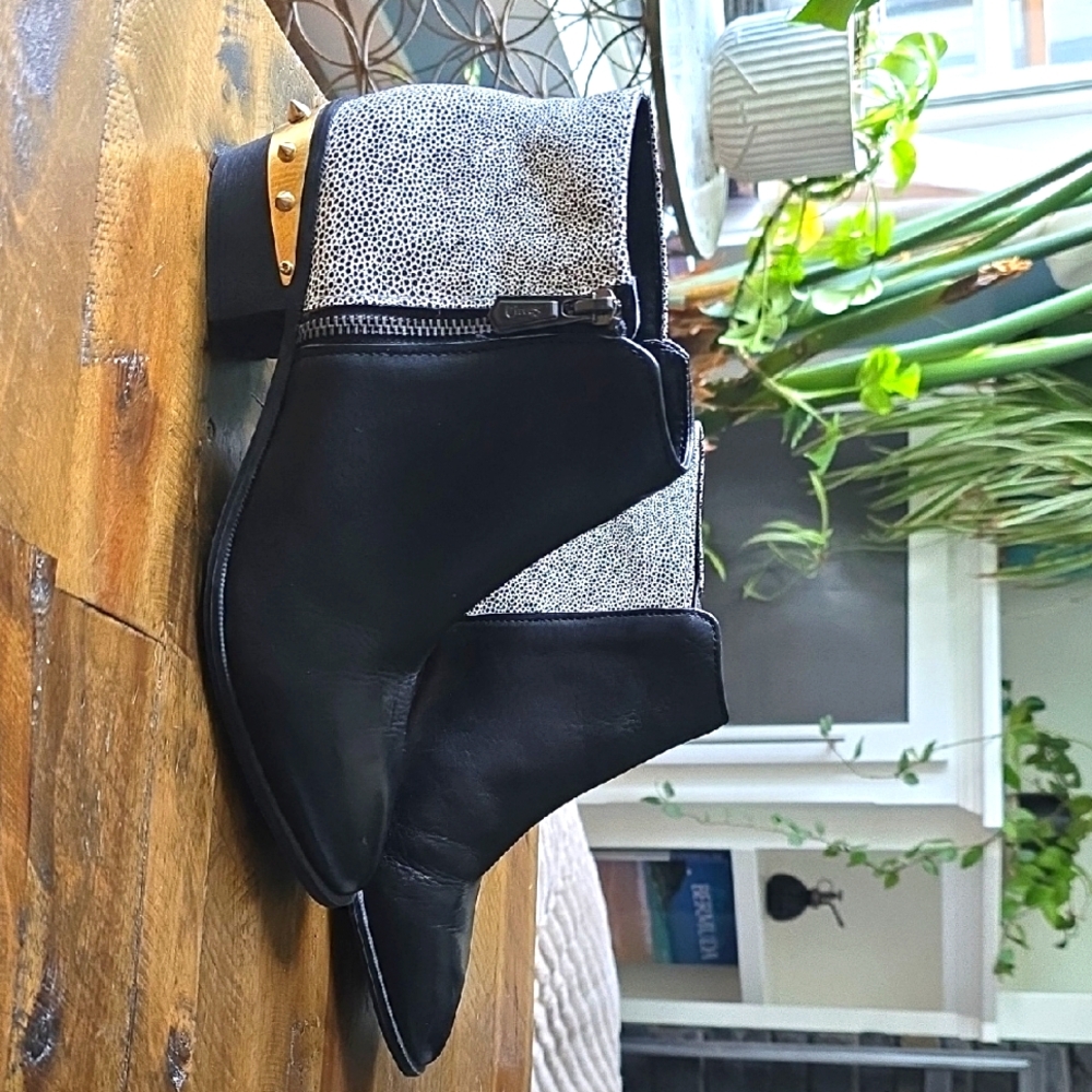 Sam Edelman Black and Speckled Ankle Boots
